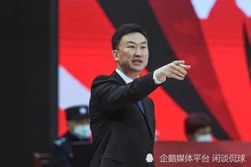 我们致力于与俱乐部的每个人——董事会、工作人员、球员和球迷——合作，帮助推动俱乐部前进。